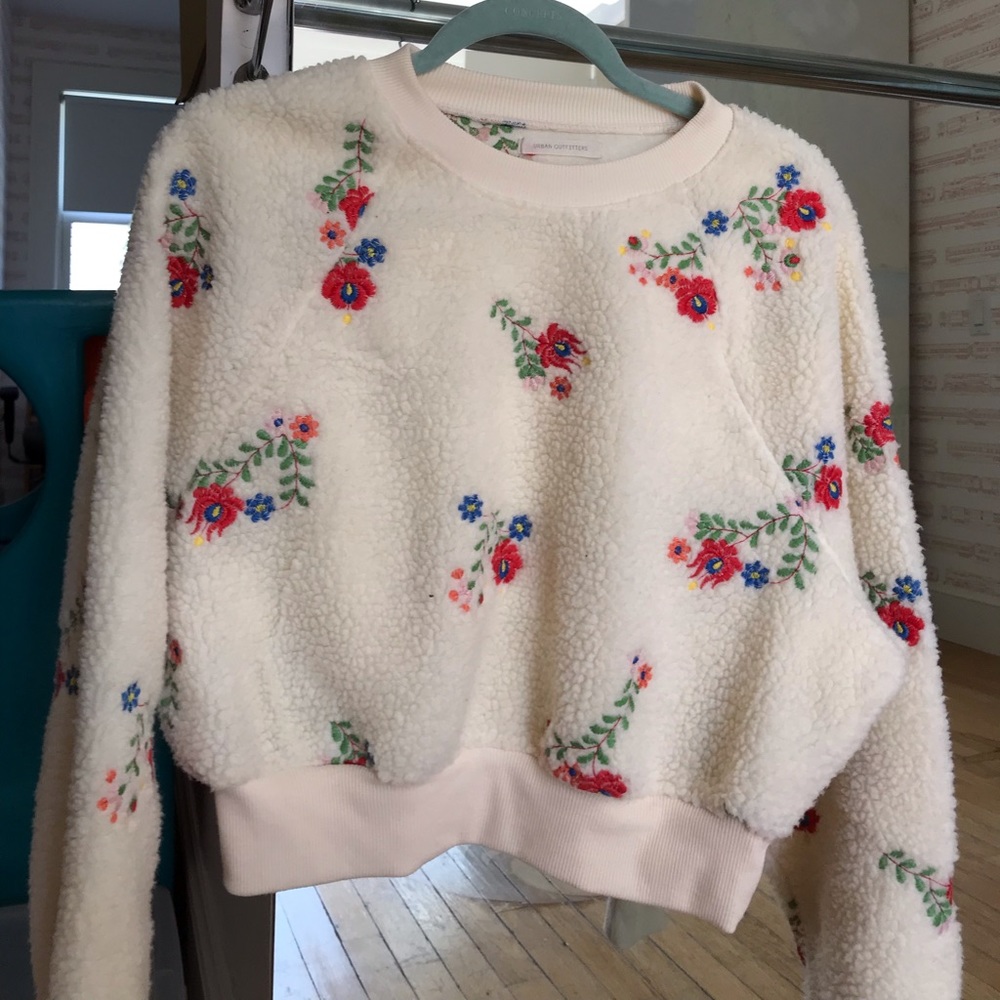 Floral Embroidered Cropped Sweater